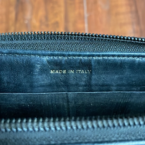 Chanel CC Caviar Zip Around Wallet in Black . Vintage and Pre Loved Condition - Picture 9 of 12